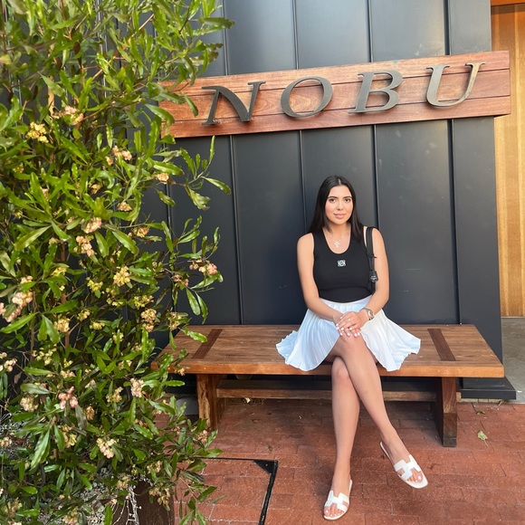 Meet your Posher, Anastasia - Picture 3 of 3